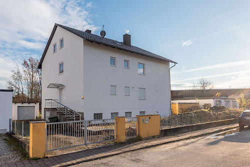 Exklusiver Neubau! Zeitgemäßes Reiheneckhaus auf großem sonnigen Grundstück - Bild 3069701