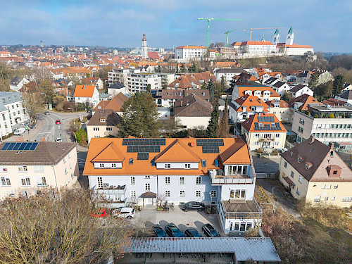 Oben wohnen, unten läuft's! Charmanter Altbau mit Penthouse zur Eigennutzung + stabile Mieteinnahmen - Bild 3069729