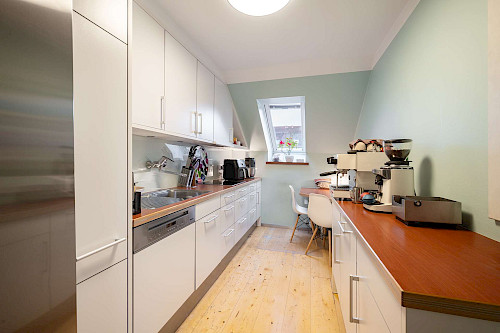 Oben wohnen, unten läuft's! Charmanter Altbau mit Penthouse zur Eigennutzung + stabile Mieteinnahmen - Bild 3069729