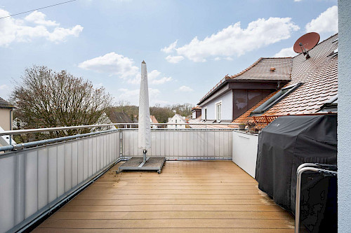 Oben wohnen, unten läuft's! Charmanter Altbau mit Penthouse zur Eigennutzung + stabile Mieteinnahmen - Bild 3069729