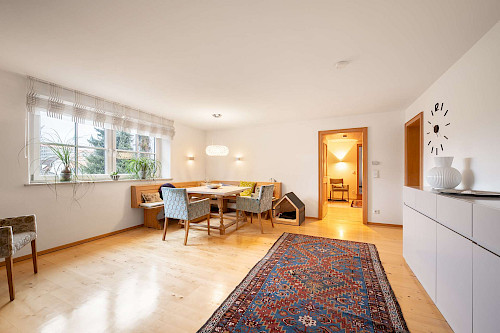 Oben wohnen, unten läuft's! Charmanter Altbau mit Penthouse zur Eigennutzung + stabile Mieteinnahmen - Bild 3069729