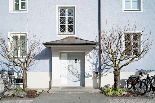 Oben wohnen, unten läuft's! Charmanter Altbau mit Penthouse zur Eigennutzung + stabile Mieteinnahmen - Bild 3069729