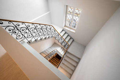 Oben wohnen, unten läuft's! Charmanter Altbau mit Penthouse zur Eigennutzung + stabile Mieteinnahmen - Bild 3069729