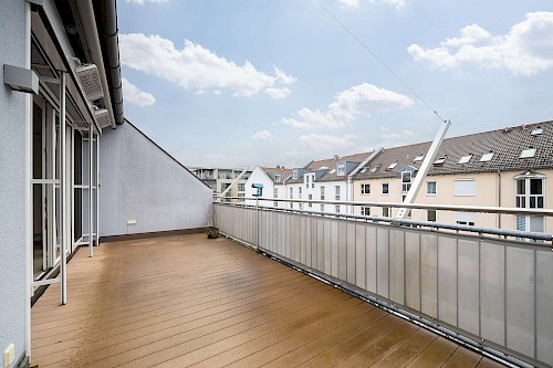 Oben wohnen, unten läuft's! Charmanter Altbau mit Penthouse zur Eigennutzung + stabile Mieteinnahmen - Bild 3069729