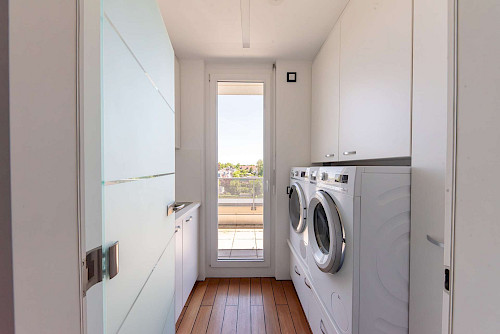 Möbliertes Luxus-Penthouse mit 4,5 Zimmern am südlichen Ortsrand von Neufahrn - Bild 3633016