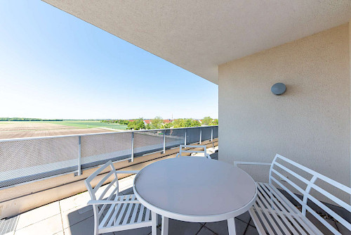 Möbliertes Luxus-Penthouse mit 4,5 Zimmern am südlichen Ortsrand von Neufahrn - Bild 3633016