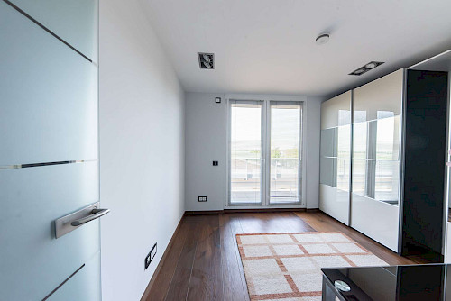 Möbliertes Luxus-Penthouse mit 4,5 Zimmern am südlichen Ortsrand von Neufahrn - Bild 3633016