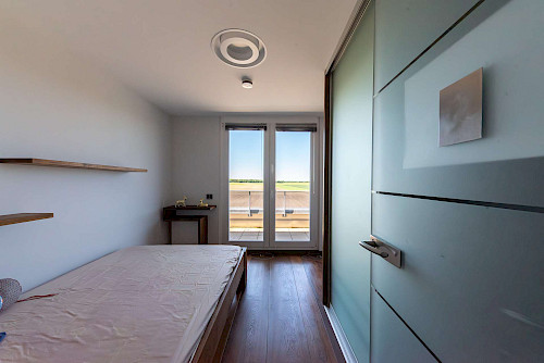 Möbliertes Luxus-Penthouse mit 4,5 Zimmern am südlichen Ortsrand von Neufahrn - Bild 3633016