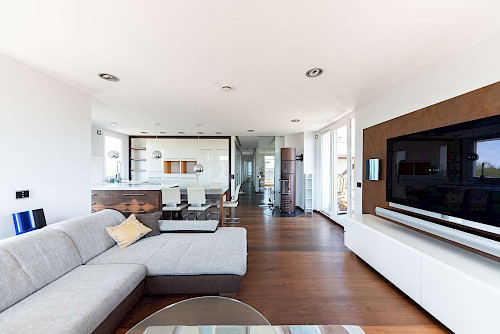 Möbliertes Luxus-Penthouse mit 4,5 Zimmern am südlichen Ortsrand von Neufahrn - Bild 3633016