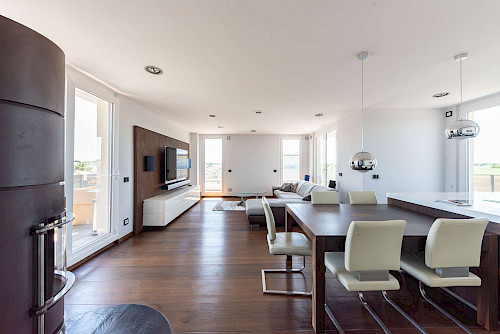Möbliertes Luxus-Penthouse mit 4,5 Zimmern am südlichen Ortsrand von Neufahrn - Bild 3633016