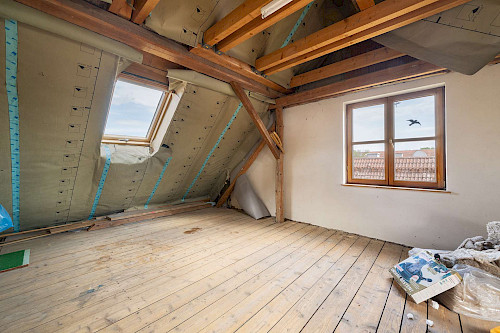 Viel Platz für Familie und Beruf! Zweifamilienhaus mit angrenzender Werkstatt und Lager - Bild 3069651