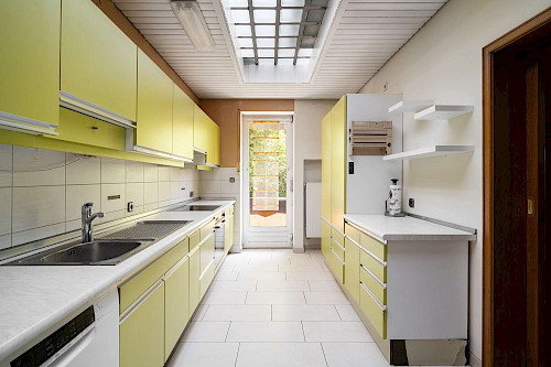 Viel Platz für Familie und Beruf! Zweifamilienhaus mit angrenzender Werkstatt und Lager - Bild 3069651