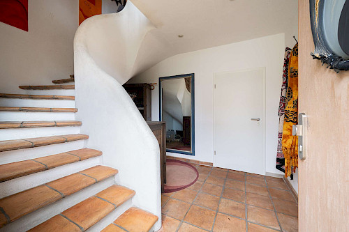 Viel Platz für Familie und Beruf! Zweifamilienhaus mit angrenzender Werkstatt und Lager - Bild 3069651