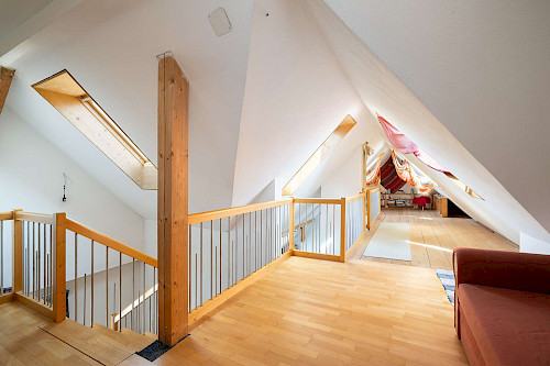 Viel Platz für Familie und Beruf! Zweifamilienhaus mit angrenzender Werkstatt und Lager - Bild 3069651