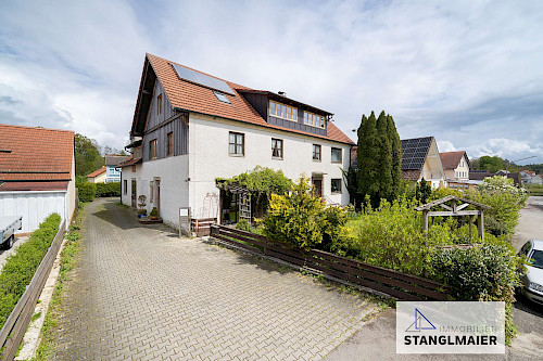 Viel Platz für Familie und Beruf! Zweifamilienhaus mit angrenzender Werkstatt und Lager - Bild 3069651