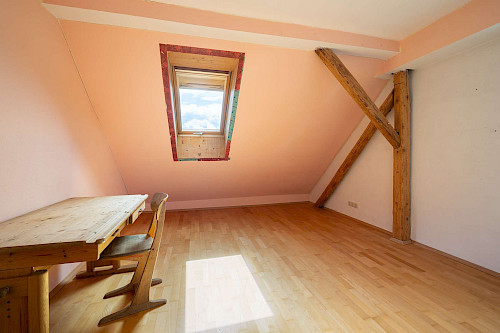 Viel Platz für Familie und Beruf! Zweifamilienhaus mit angrenzender Werkstatt und Lager - Bild 3069651