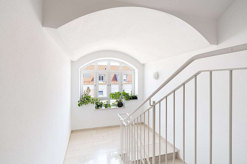 Bildschön! Gut vermietete 3-Zimmer-Wohnung mit traumhaftem Ausblick - Bild 3736935