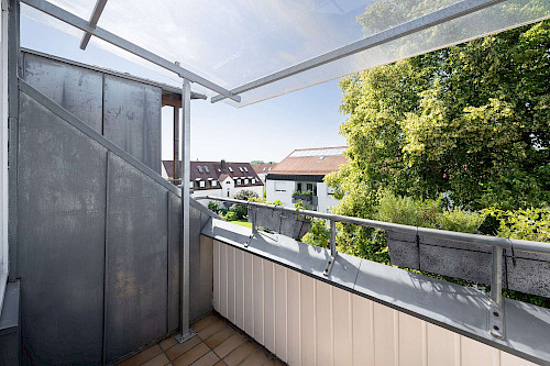Bildschön! Gut vermietete 3-Zimmer-Wohnung mit traumhaftem Ausblick - Bild 3736935