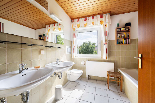 Vielfältige Nutzungsmöglichkeiten! Schönes Grundstück mit Einfamilienhaus und Erweiterungspotential - Bild 3720652
