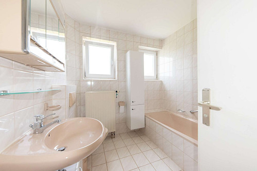 Bitte Wachküssen! Renovierungsbedürftige Doppelhaushälfte mit herrlichem Garten - Bild 3878683