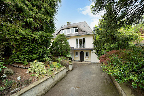 Klassiker! Walmdach-Villa mit Alpenblick in bester Lage - Bild 3069652