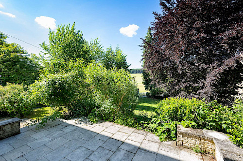 Ländliche Ruhe in urbanem Umfeld! Gut geschnittenes, renovierungsbedürftiges Zweifamilienhaus - Bild 3675592