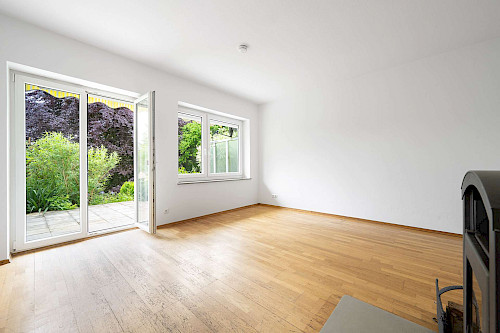 Ländliche Ruhe in urbanem Umfeld! Gut geschnittenes, renovierungsbedürftiges Zweifamilienhaus - Bild 3675592