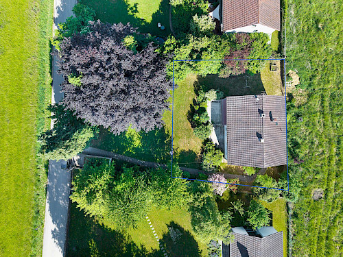 Ländliche Ruhe in urbanem Umfeld! Gut geschnittenes, renovierungsbedürftiges Zweifamilienhaus - Bild 3675592