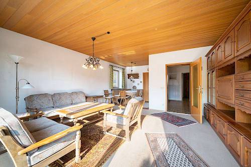 Vielseitig! Renovierungsbedürftiges Einfamilienhaus mit Erweiterungspotential auf riesigem Grundstück - Bild 3069715