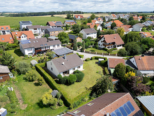Vielseitig! Renovierungsbedürftiges Einfamilienhaus mit Erweiterungspotential auf riesigem Grundstück - Bild 3069715
