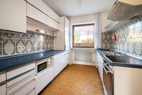 Vielseitig! Renovierungsbedürftiges Einfamilienhaus mit Erweiterungspotential auf riesigem Grundstück - Bild 3069715