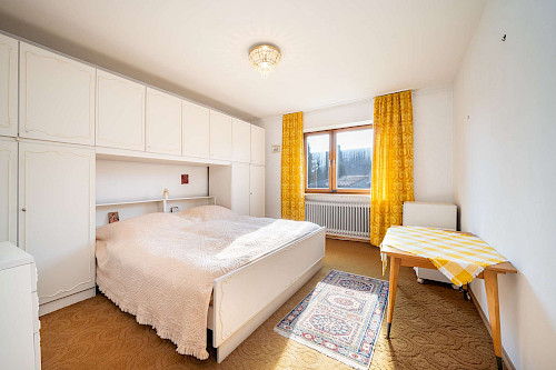 Vielseitig! Renovierungsbedürftiges Einfamilienhaus mit Erweiterungspotential auf riesigem Grundstück - Bild 3069715