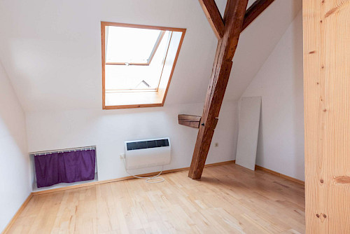 Zu vermieten! Gemütliche 2-Zimmer-Dachgeschosswohnung - Bild 3821542