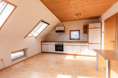 Zu vermieten! Gemütliche 2-Zimmer-Dachgeschosswohnung - Bild 3821542