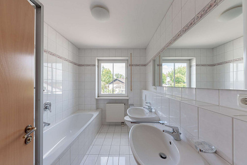 Viel Platz für die Familie! Helle Erdgeschosswohnung mit großer Terrasse - Bild 3957133