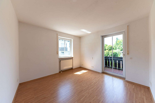 Viel Platz für die Familie! Helle Erdgeschosswohnung mit großer Terrasse - Bild 3957133