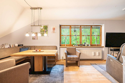 Alt eingesessene Gaststätte mit Biergarten an einem tollen Badeweiher Nähe München - Bild 4088576