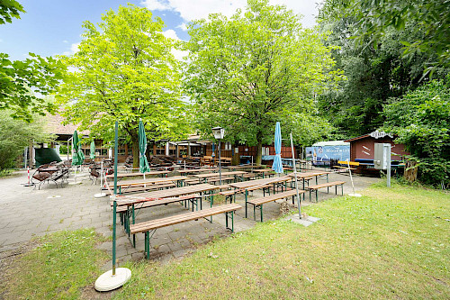 Alt eingesessene Gaststätte mit Biergarten an einem tollen Badeweiher Nähe München - Bild 4088576