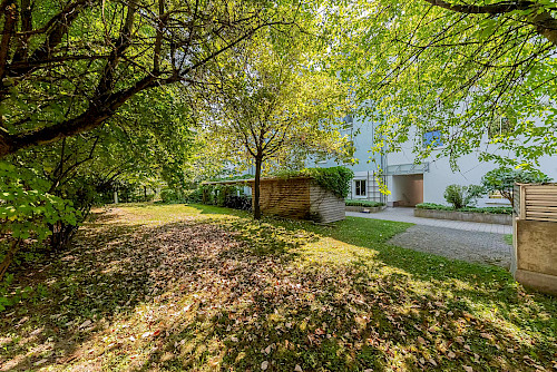 Grundbuch statt Sparbuch! Vermietetes 1-Zimmer-Apartment mit West-Balkon in zentraler Lage - Bild 4087427