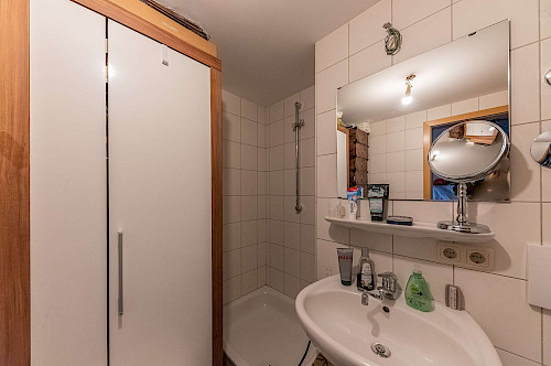 Grundbuch statt Sparbuch! Vermietetes 1-Zimmer-Apartment mit West-Balkon in zentraler Lage - Bild 4087427