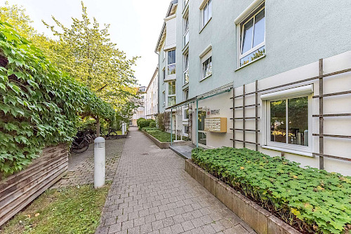 Grundbuch statt Sparbuch! Vermietetes 1-Zimmer-Apartment mit West-Balkon in zentraler Lage - Bild 4087427