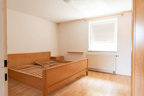 Bitte Wachküssen! Renovierungsbedürftige Doppelhaushälfte mit herrlichem Garten - Bild 3878683