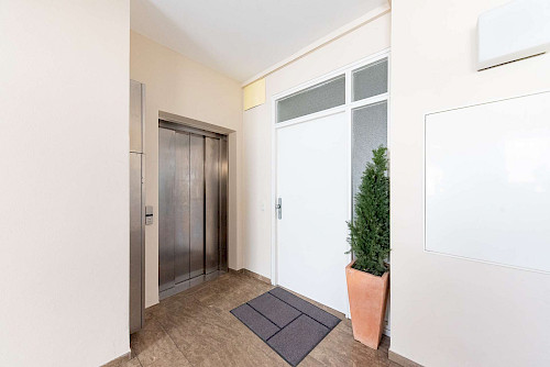 Erfolgsversprechend! Großzügige Büro-/ Praxisfläche mit Aufzug in der Freisinger Altstadt - Bild 4443594