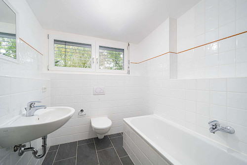 Optik und Technik in Bestform! Neuwertiges Reihenhaus mit Garten und Dachterrasse - Bild 4465347