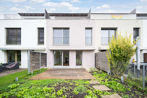 Optik und Technik in Bestform! Neuwertiges Reihenhaus mit Garten und Dachterrasse - Bild 4465347