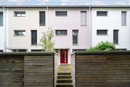 Optik und Technik in Bestform! Neuwertiges Reihenhaus mit Garten und Dachterrasse - Bild 4465347