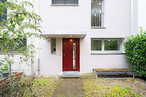 Optik und Technik in Bestform! Neuwertiges Reihenhaus mit Garten und Dachterrasse - Bild 4465347