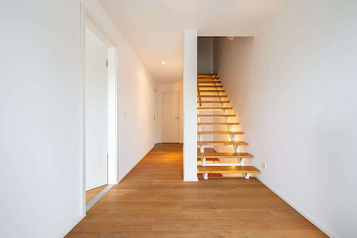 Optik und Technik in Bestform! Neuwertiges Reihenhaus mit Garten und Dachterrasse - Bild 4465347