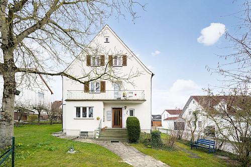 Dreifach Glück in Langenbach! Gut geschnittenes Dreifamilienhaus mit Traum-Garten und Stellplätzen - Bild 3150228