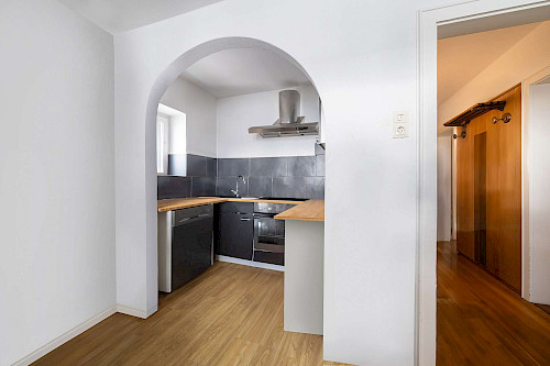 Dreifach Glück in Langenbach! Gut geschnittenes Dreifamilienhaus mit Traum-Garten und Stellplätzen - Bild 3150228